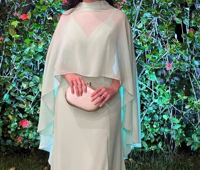 Vestido Verde Menta Madrinha com Capa Fluida | Usado 1x | Perfeito para Casamento