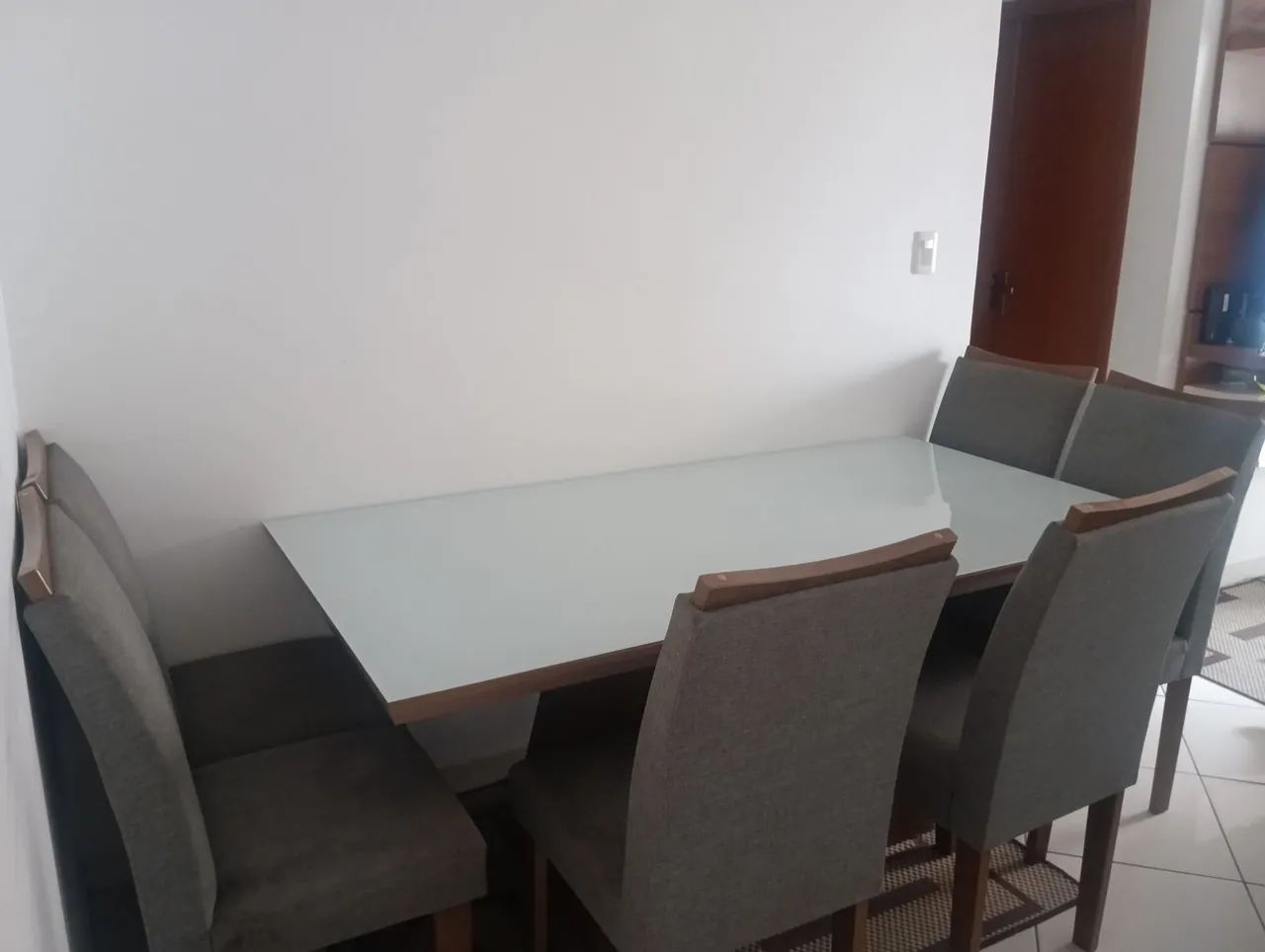 Mesa de vidro branco com 6 cadeiras - Foto 3
