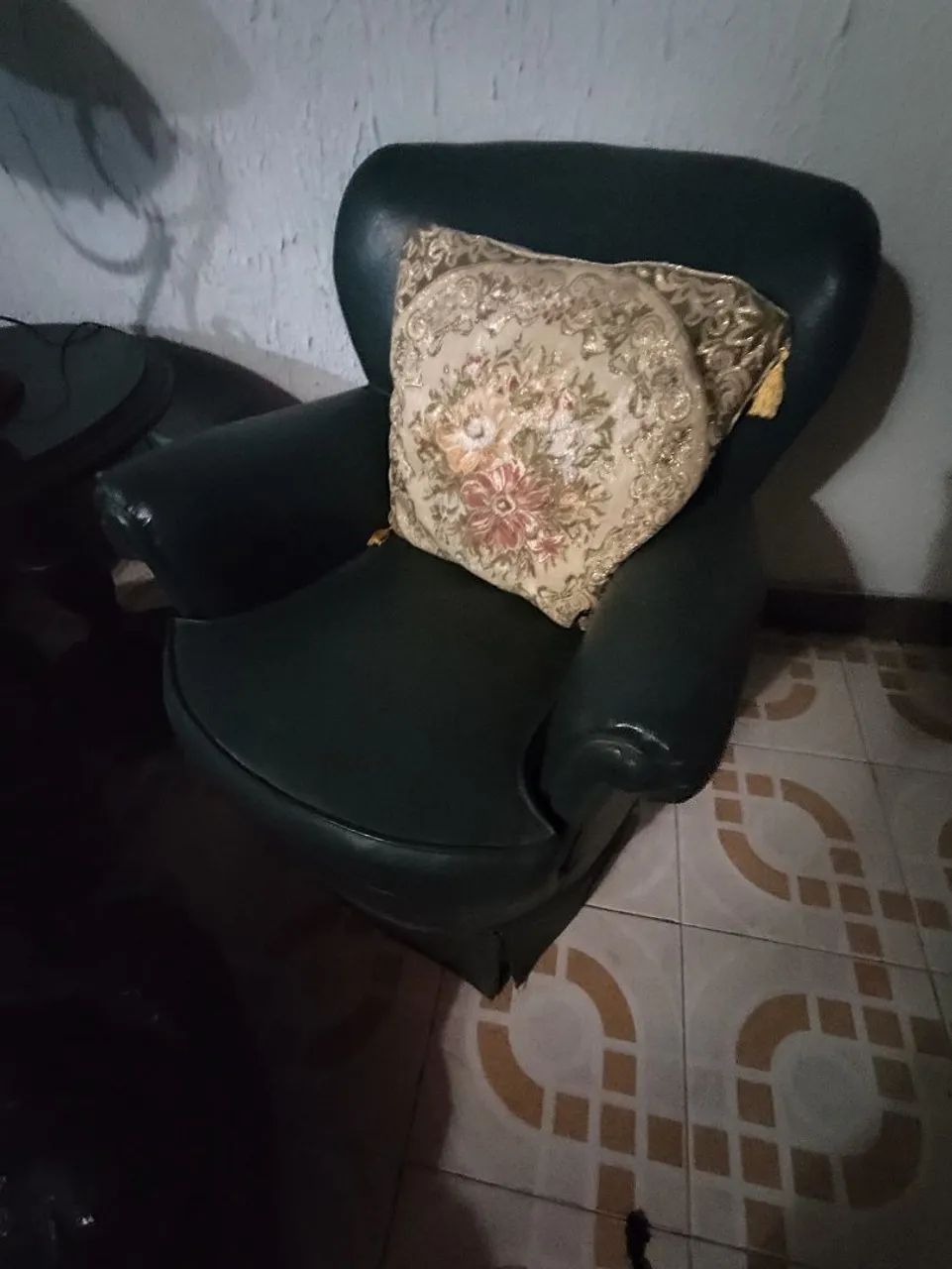 Jogo de Poltronas Clássicas - Elegância e Conforto - Foto 2