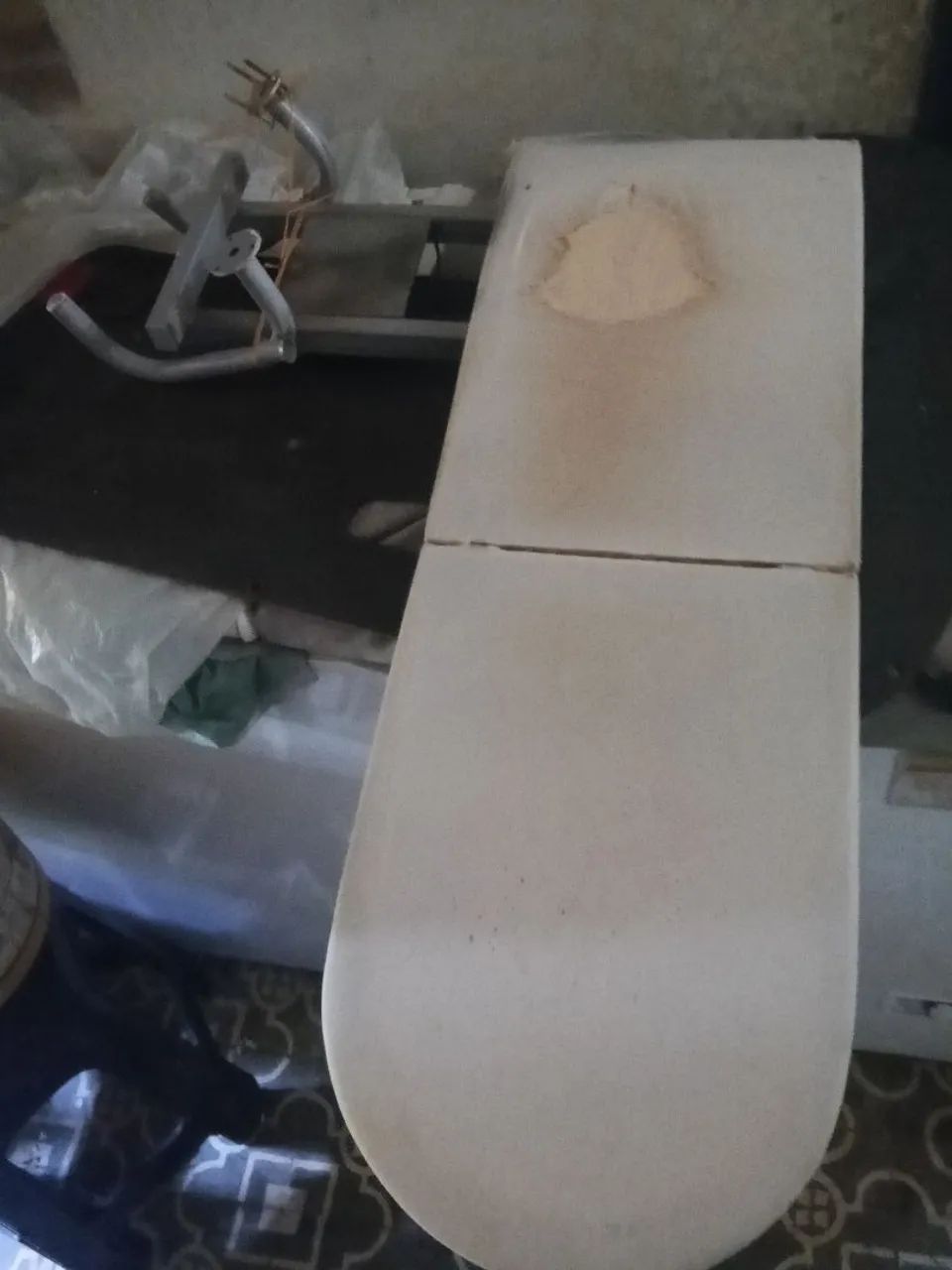 Vendo mesa de passar roupa que pega na parede 