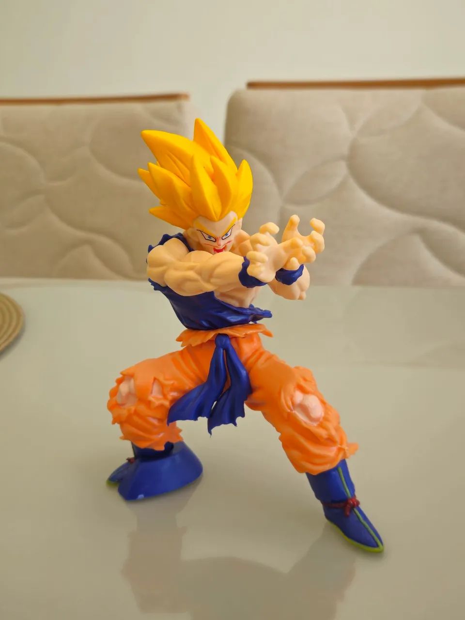 Action figure Goku Super Saiyajin pose de ataque - Foto 2