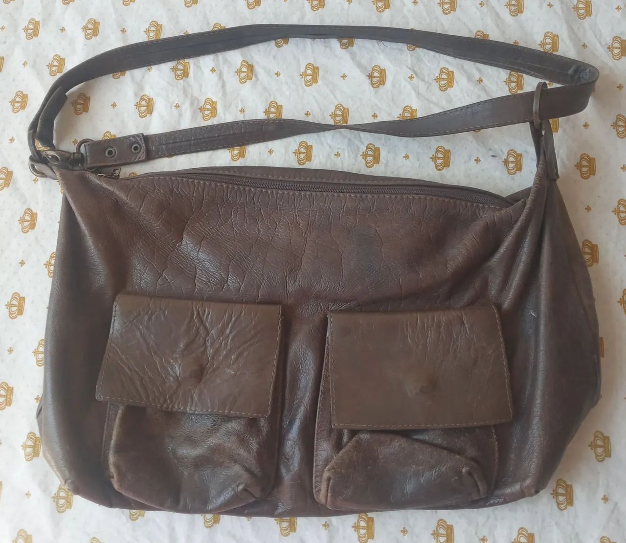 Bolsa em couro. Com alça de ombro e mão.  - Foto 3