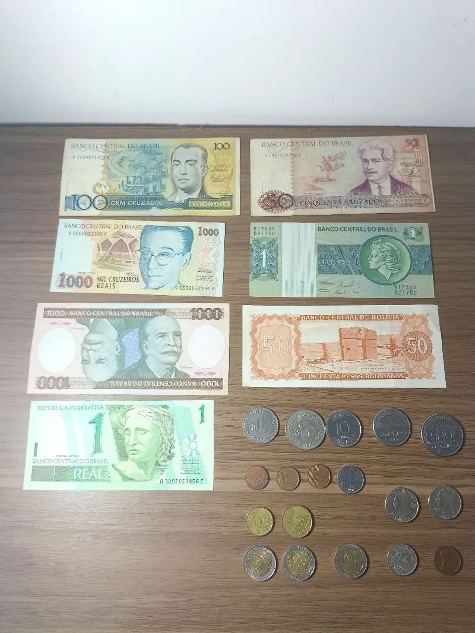 Cédulas e moedas antigas