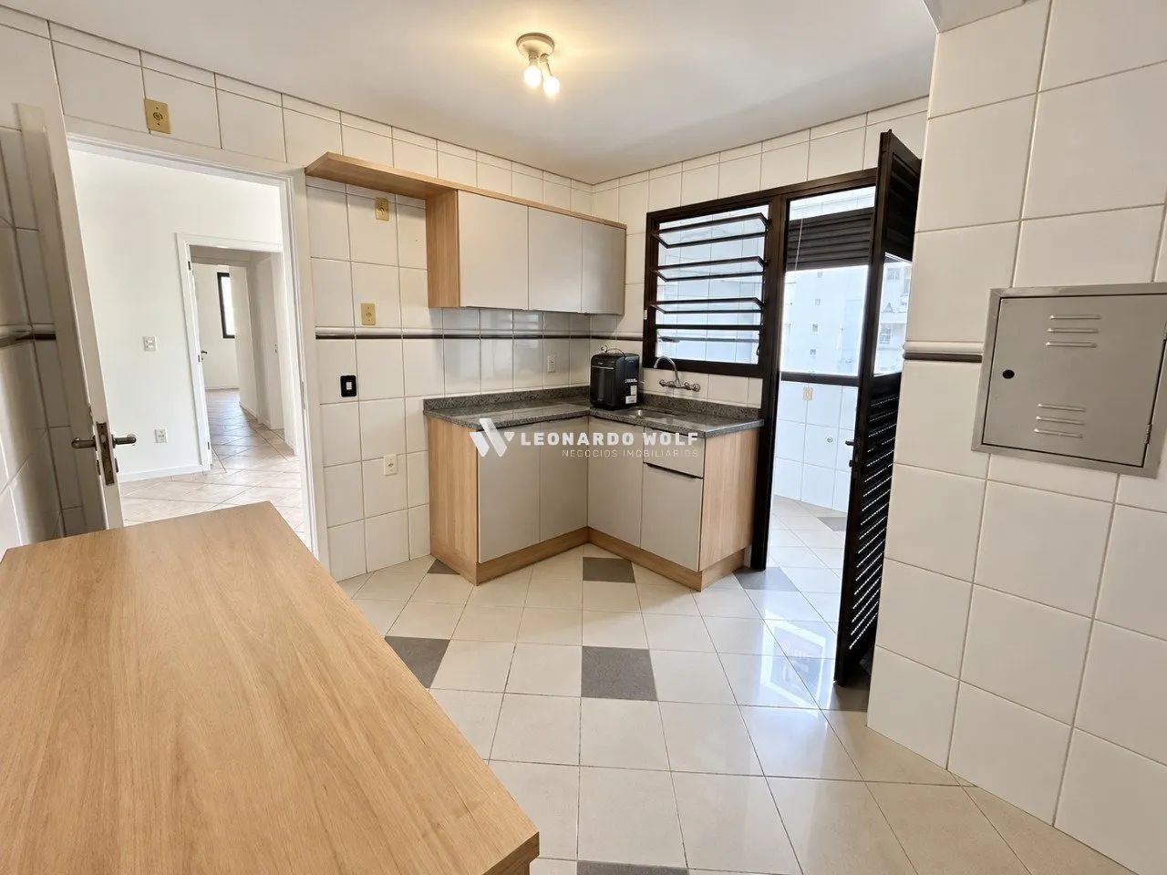 Apartamento com 2 quartos, garagem coberta na Agronômica/Florianópolis