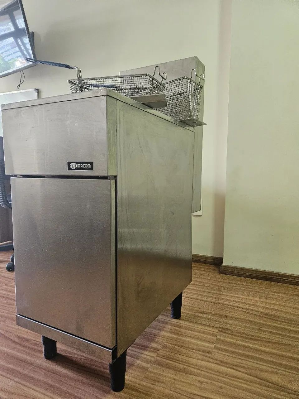 Fritadeira Industrial Macom Gás 25L - Foto 3