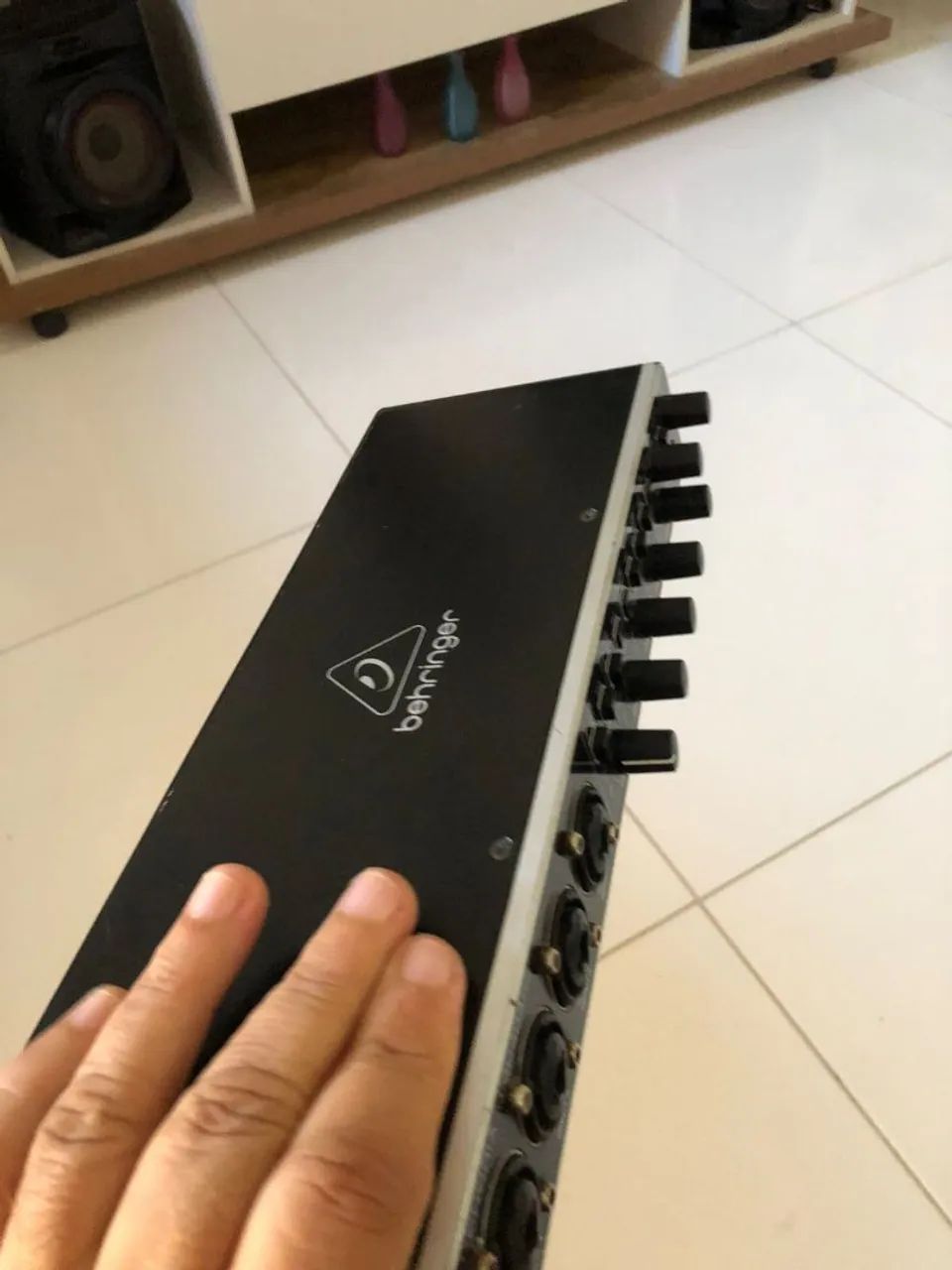 Placa de áudio Behringer Um404 HD 4 saída  - Foto 2