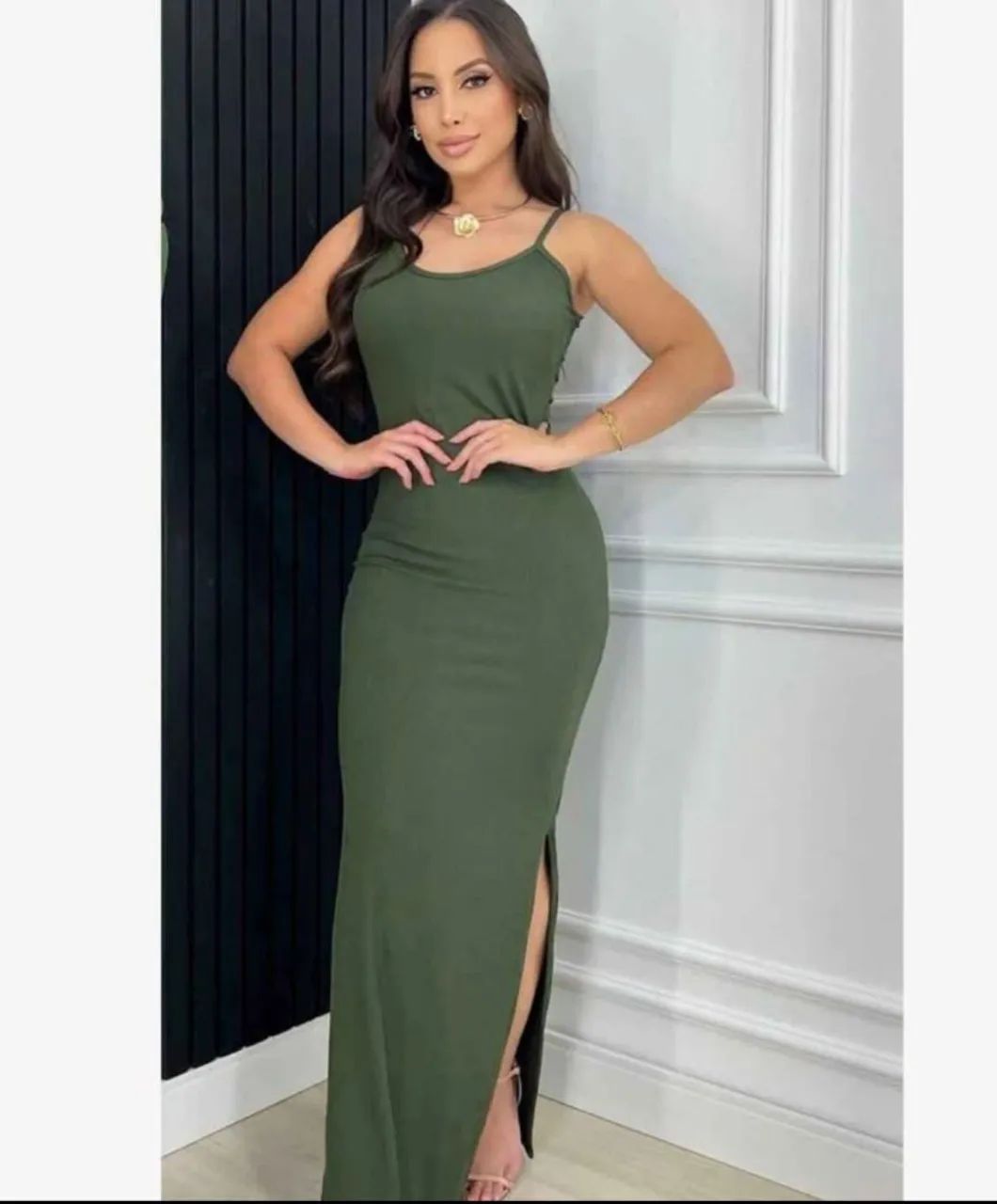 Vestido longo canelado: Marrom 