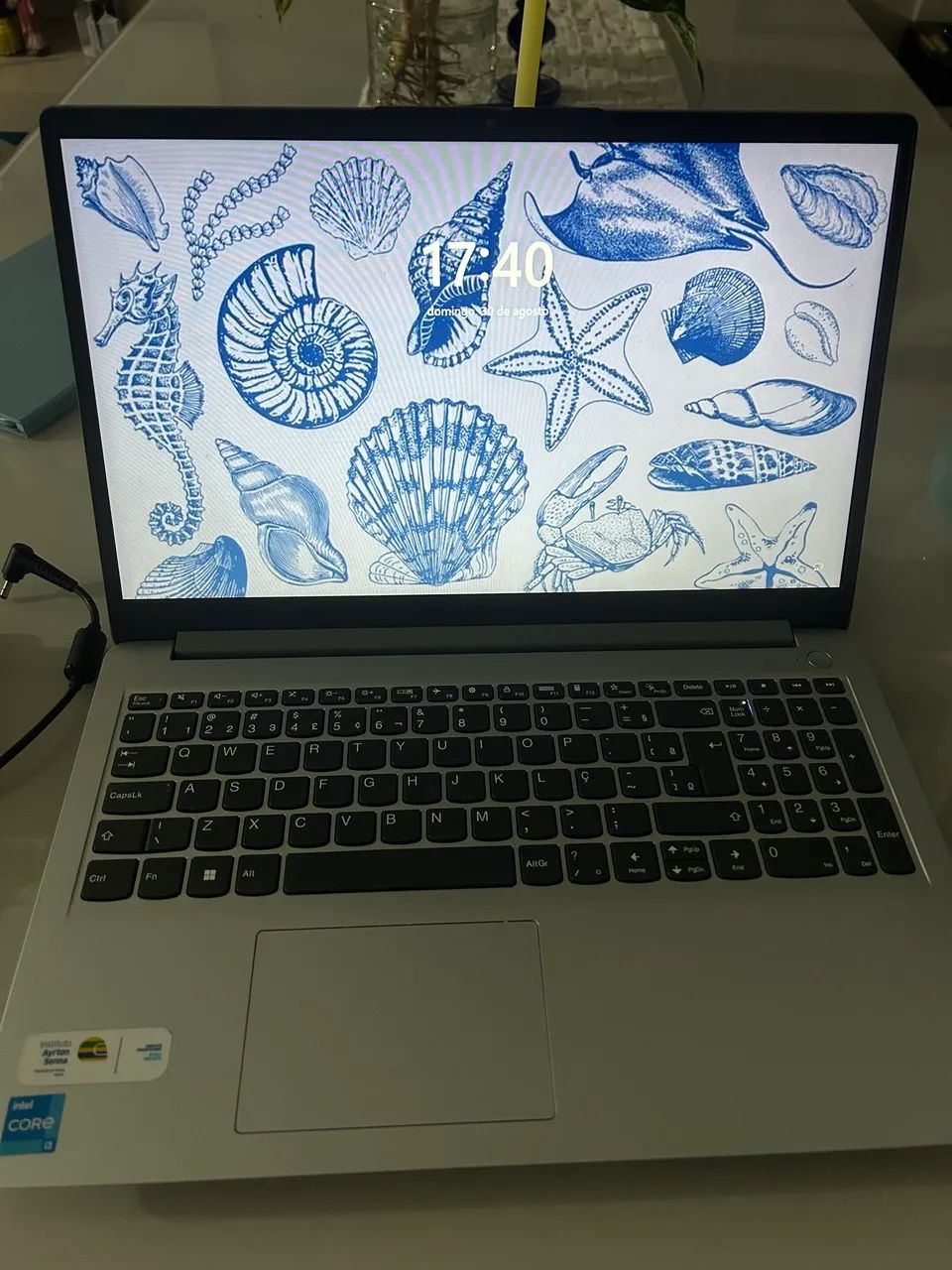 Lenovo IdeaPad 1 15IAU7 com Intel Core i3 - 8GB RAM 256GB SSD