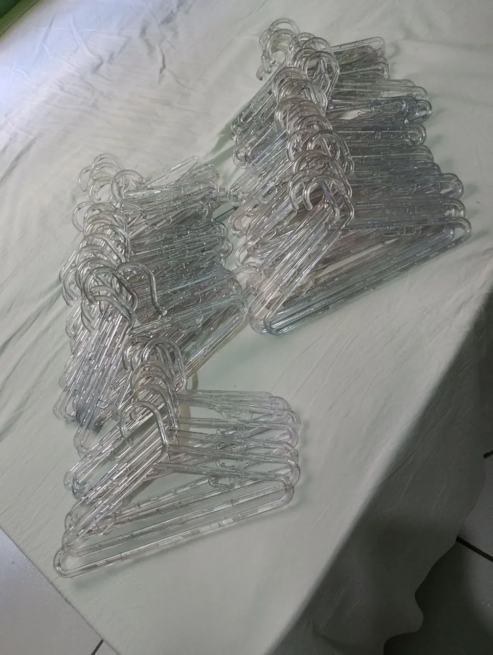 75 Cabides infantis acrílico transparente grosso com gancho.  - Foto 3