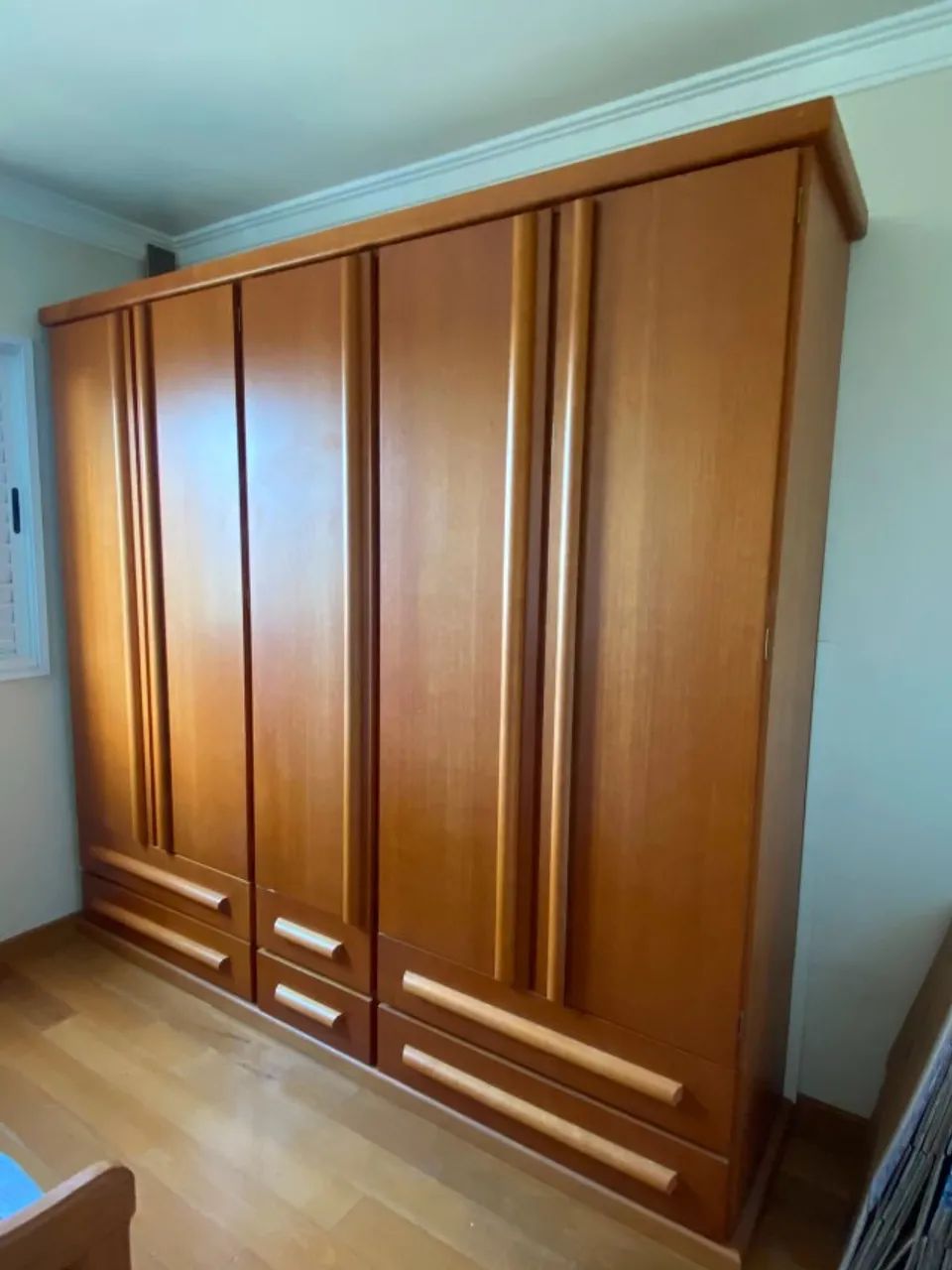Guarda Roupas em Madeira Maciça