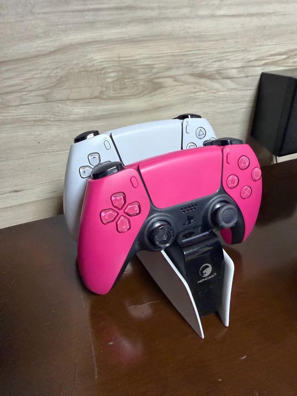Playstation 5 Com Leitor e dois controles - Foto 4