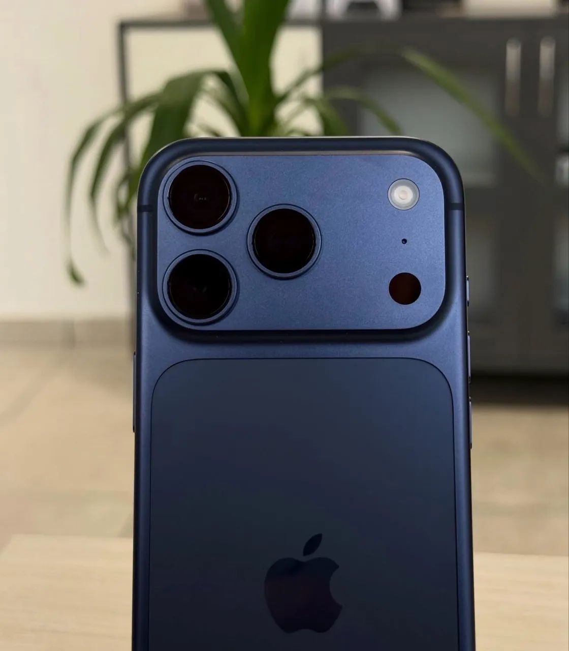 Iphone 17 pro 512GB azul impecável - Celulares e Smartphones