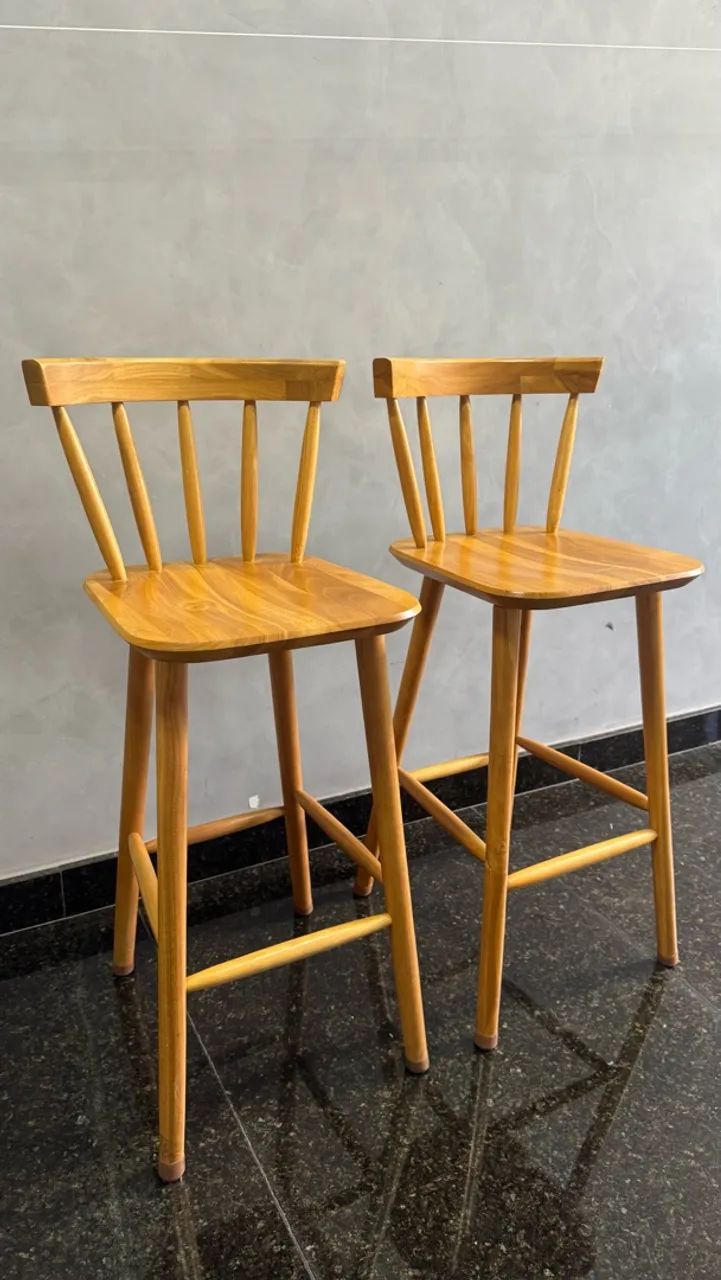 Banquetas de madeira 