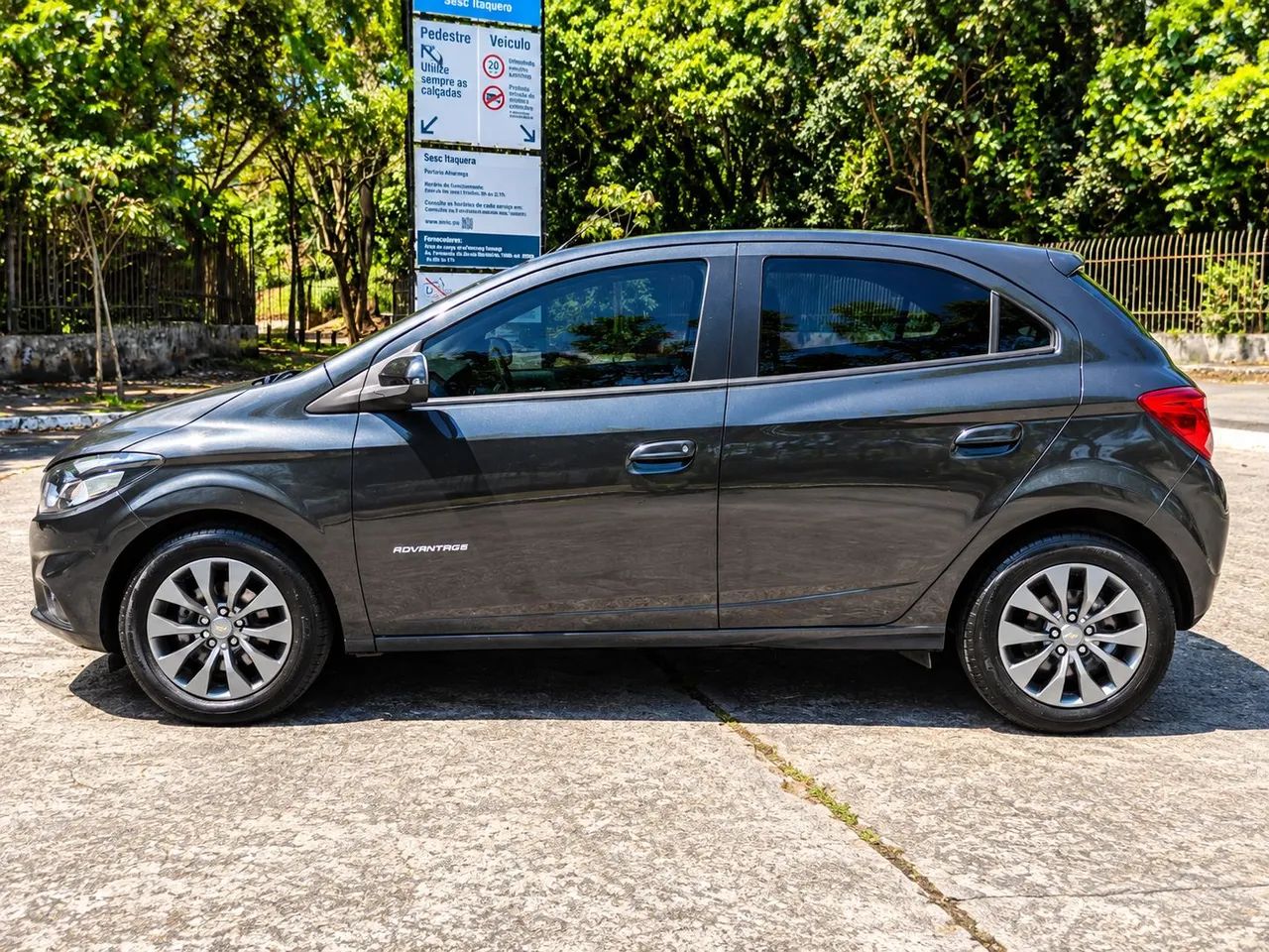 Chevrolet Onix Hatch Advantage 1.4 8V Flex Aut. 4P, foto 7 de 12
