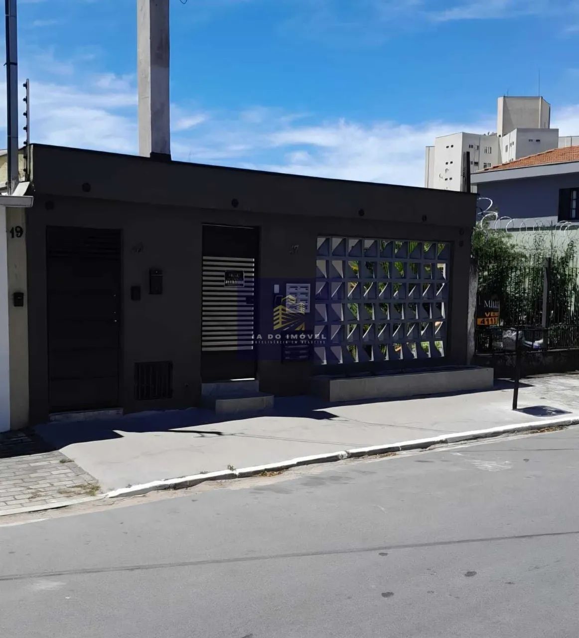 Prédio Residencial com 5 studios e uma casa térrea