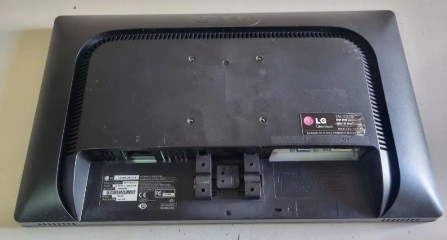 MONITOR LG USADO DE 19 POLEGADAS COM ENTRADAS DVI e VGA - Foto 2