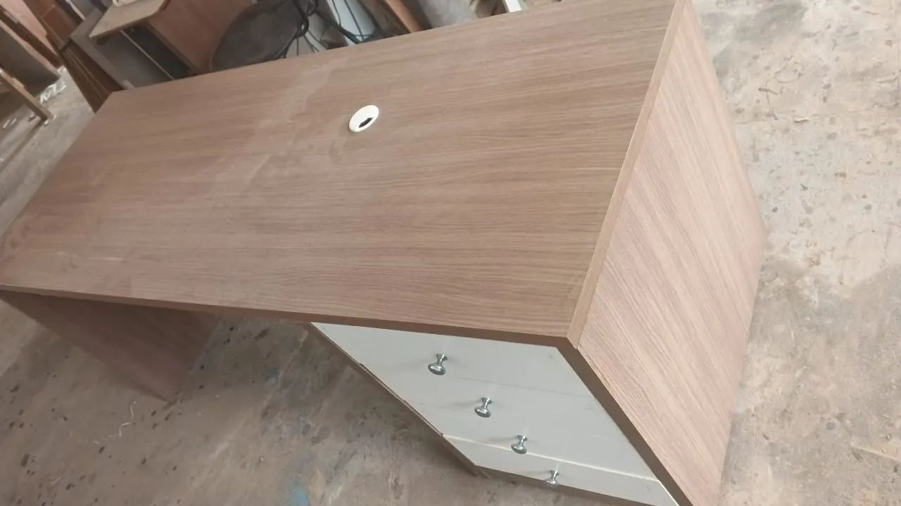 Mesa de escritório nova 