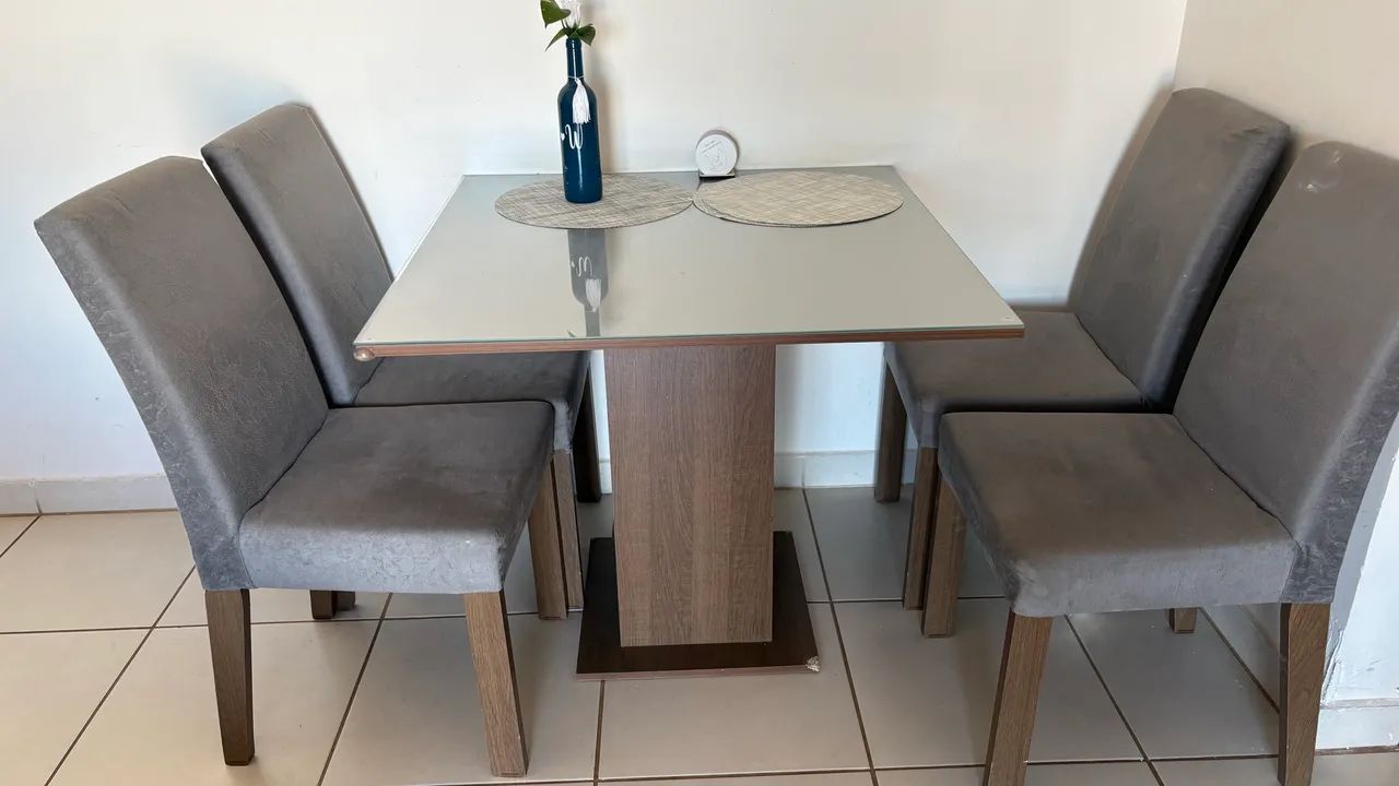 Mesa de jantar com tampa de vidro e 4 cadeiras   - Foto 4