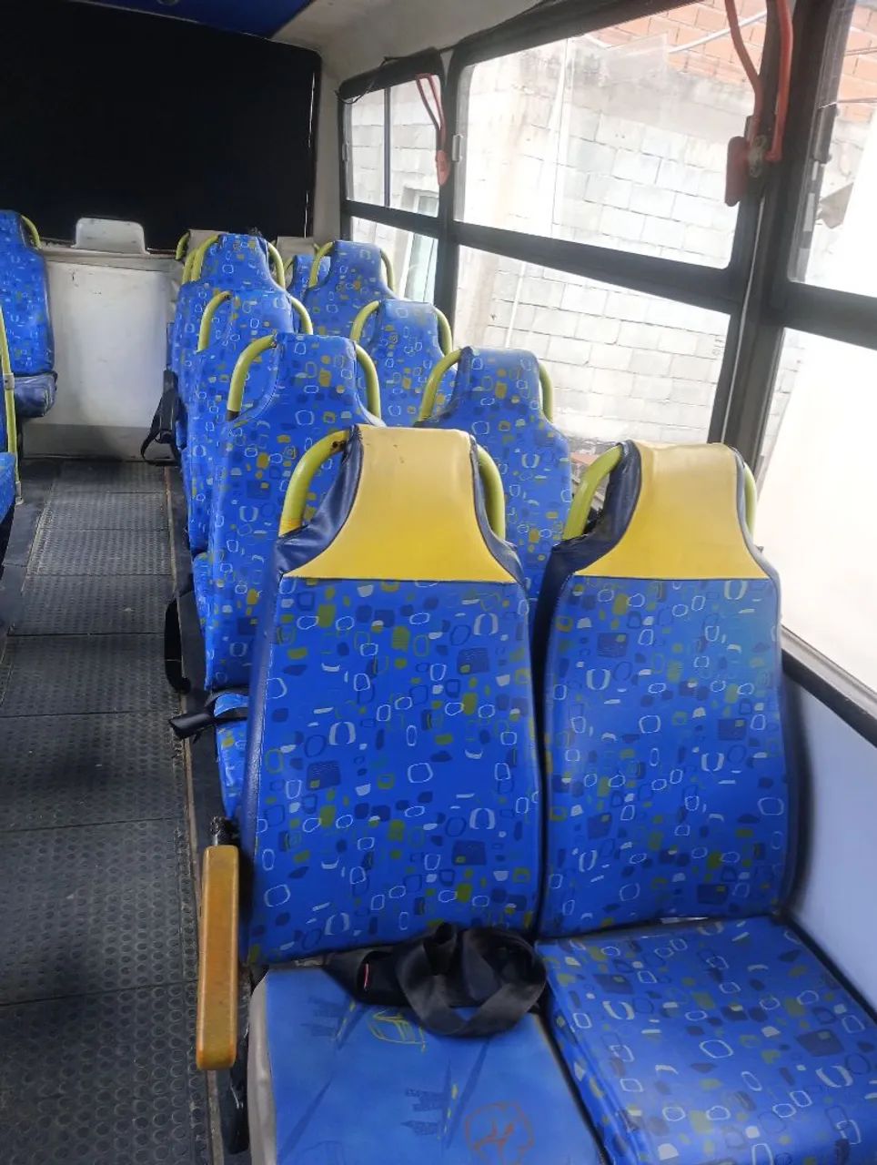 Micro ônibus 26 lugares, pneus novos, cambio e motor já feito e só pegar e trabalhar.