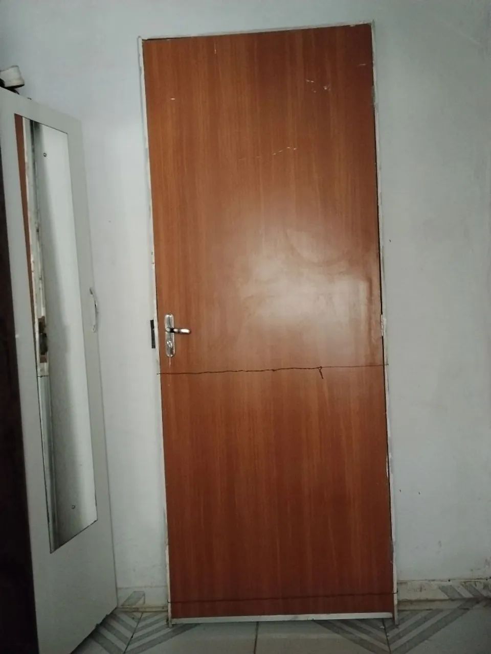 Porta de quarto, aberta a esquerda com marco - Foto 3