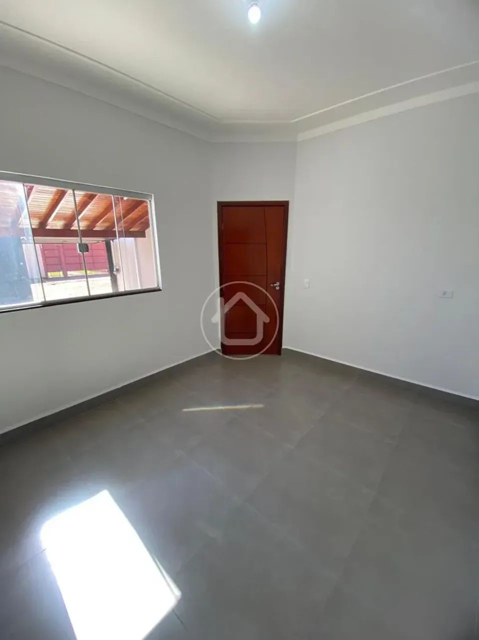 EXCELENTE CASA REFORMADA COM SUITE - Foto 5