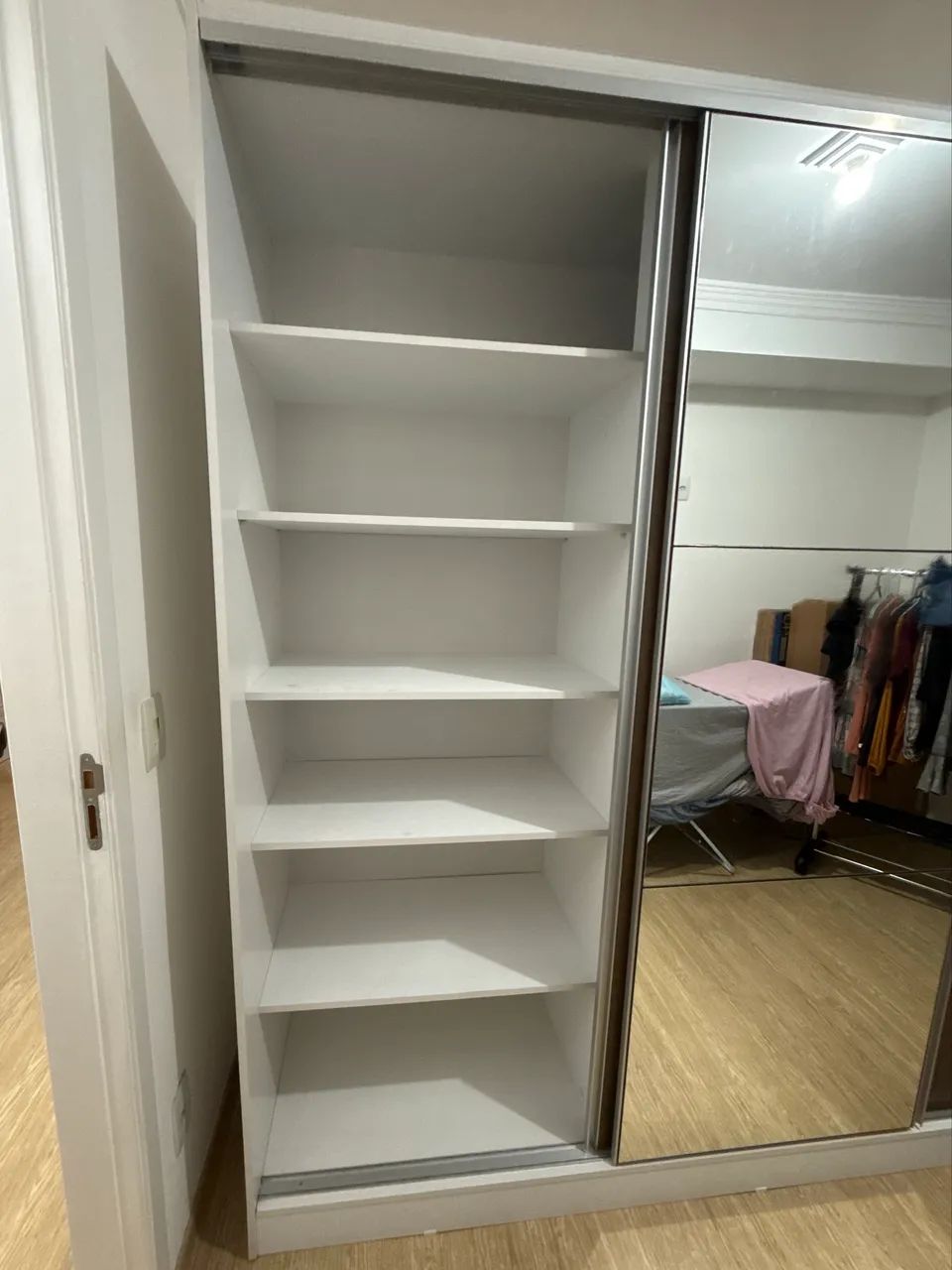 Guarda roupa com espelho - Foto 2