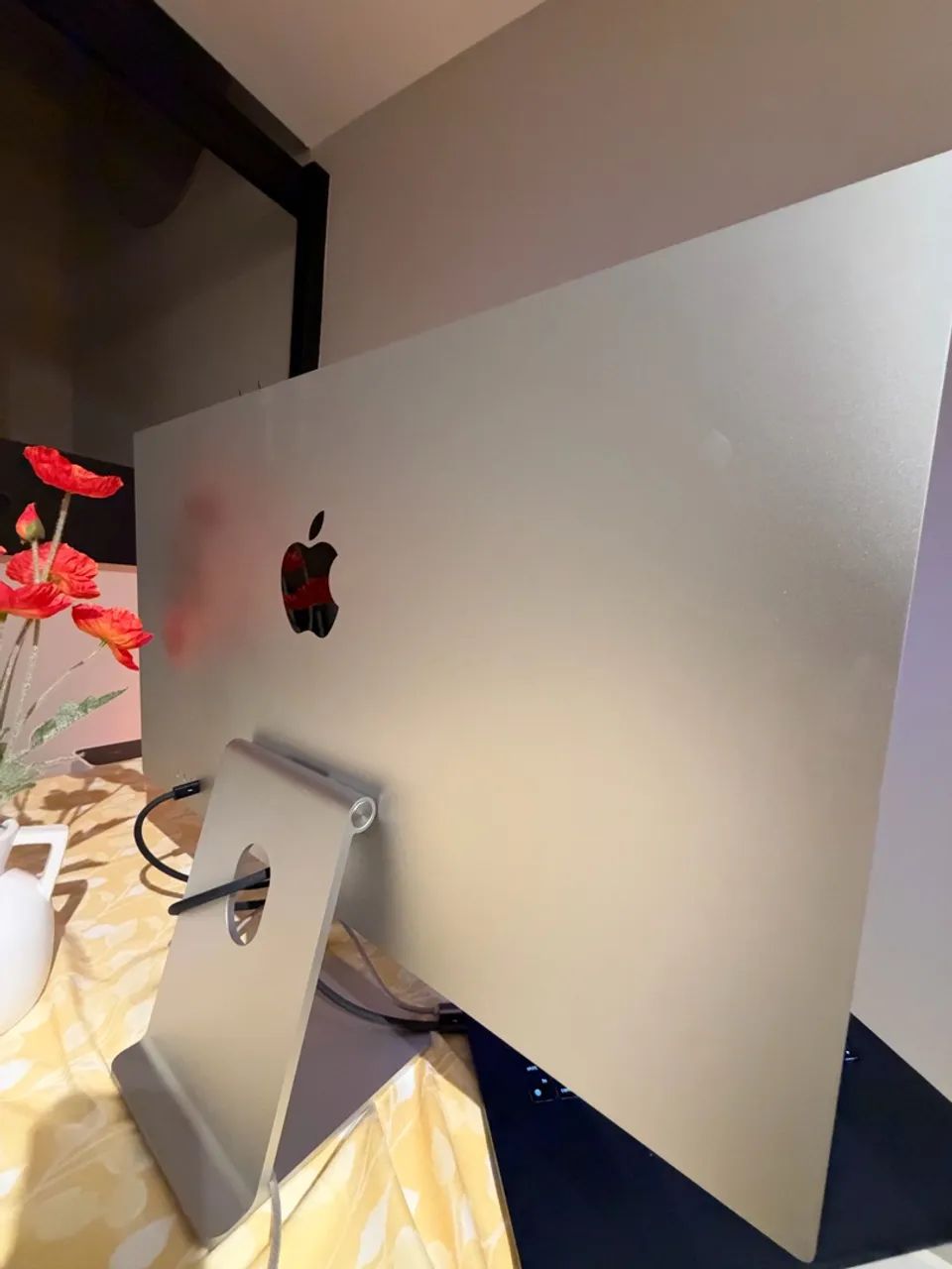 Apple studio + teclado + track pad-+ AirPod max 2