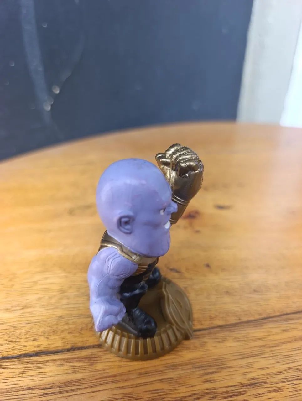 BONECO THANOS MANOPLA DO INFINITO. PROMOCIONAL LACTA 2019 - Foto 2