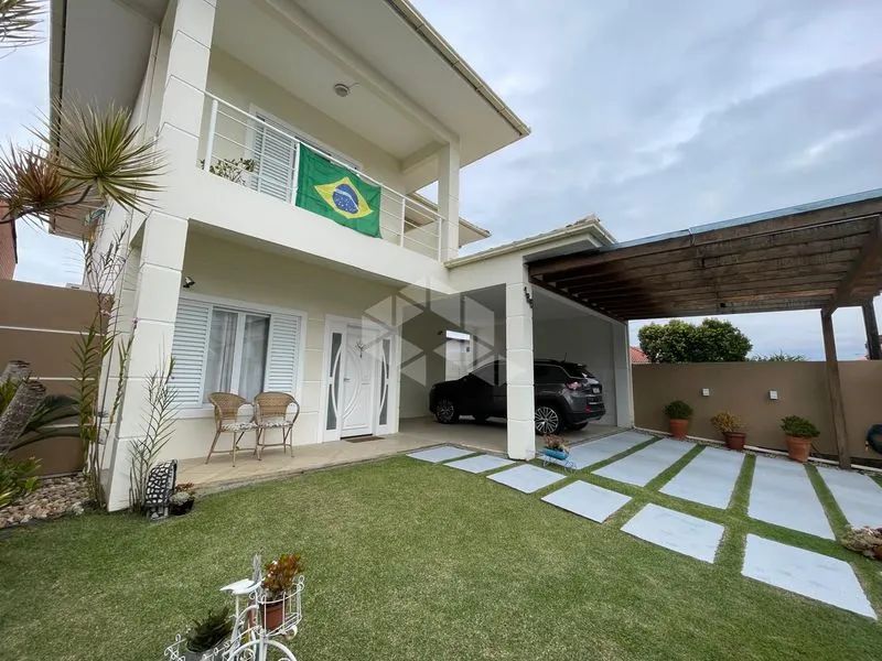 Casa de 3 quartos (1 Suíte) com Piscina, Edícula e 310m² - Carianos, Florianópolis