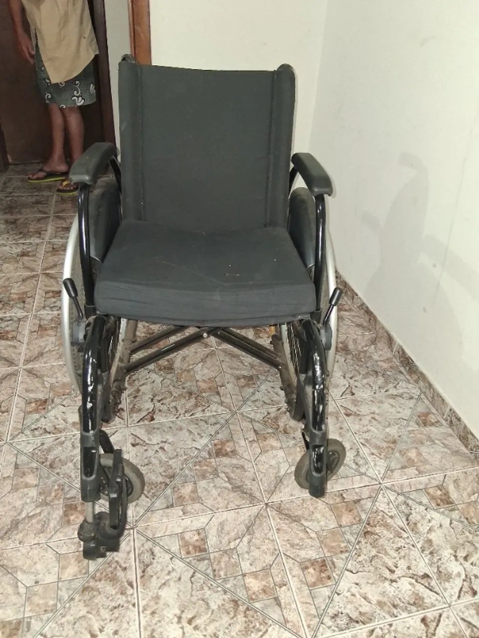 Vendo cadeira de rodas  - Foto 3