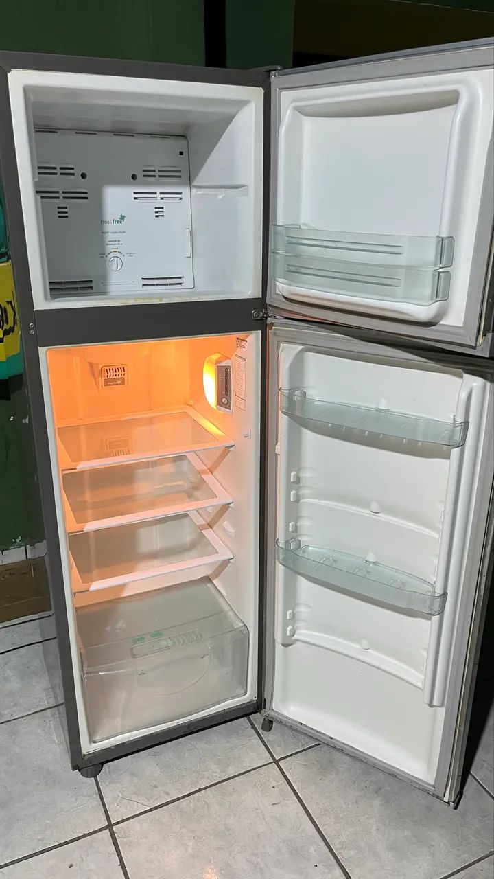 Geladeira consul 220 VLTs funcionando perfeitamente  - Foto 2