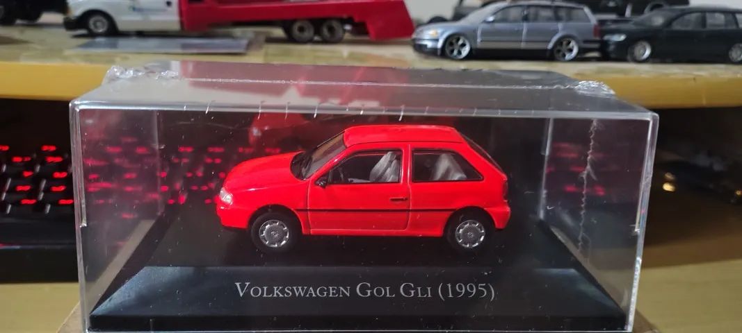 MINIATURA VOLKWAGEM GOL BOLINHA