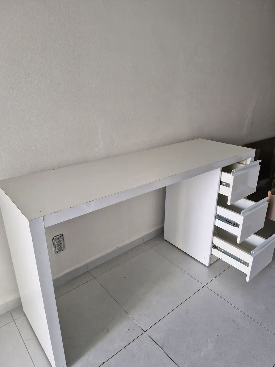 Mesa para profissionais de unhas ou escritório 
