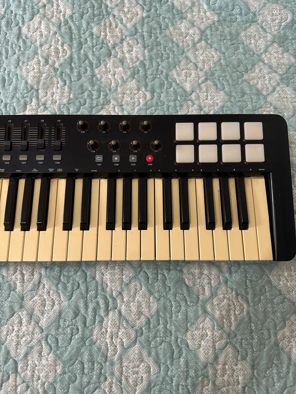 Teclado Controlador MIDI M-Audio Oxygen 49  - Foto 5