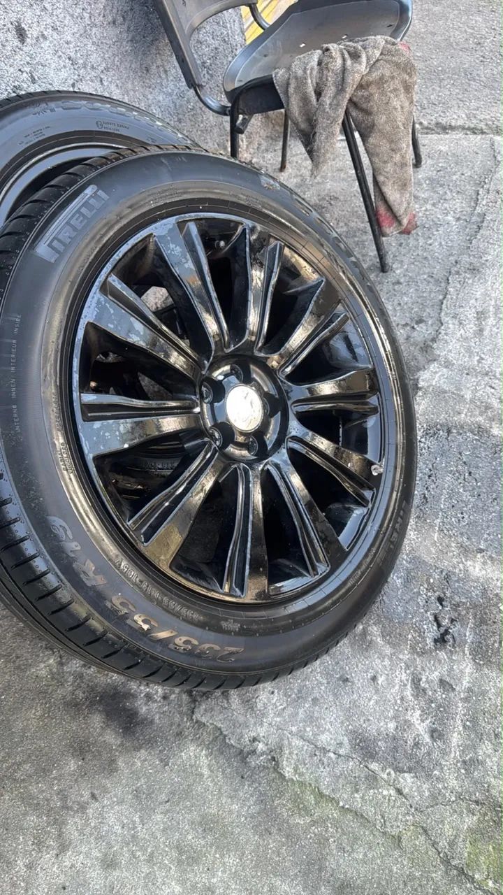 Rodas e pneus da Evoque - Foto 3