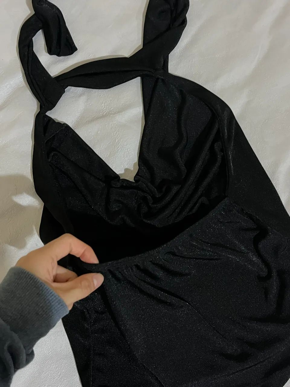 Cropped preto frente única com decote (drapeada) - Foto 4