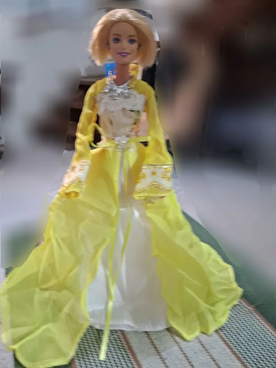 Barbie princesa Oriental amarela - Foto 3