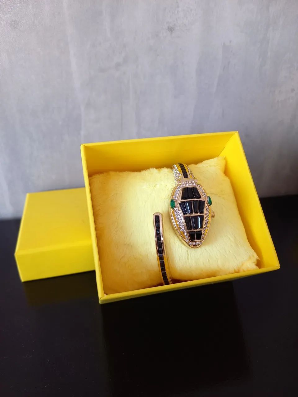 Relógio Bracelete Cobra Cravejado