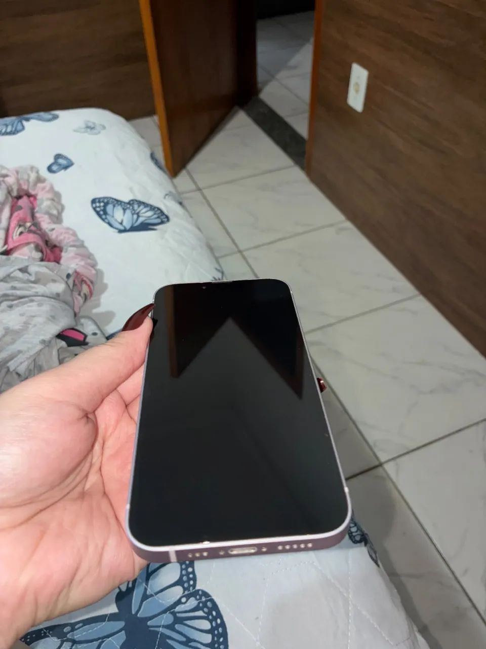 iPhone 14 lilás 