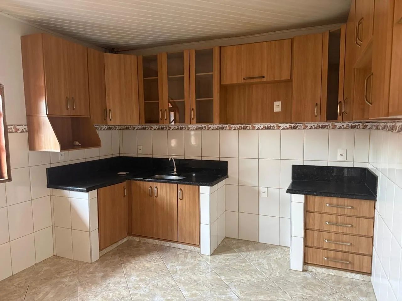 Vendo imóvel com 2 casas mais terreno com 4 lotes  - Foto 2