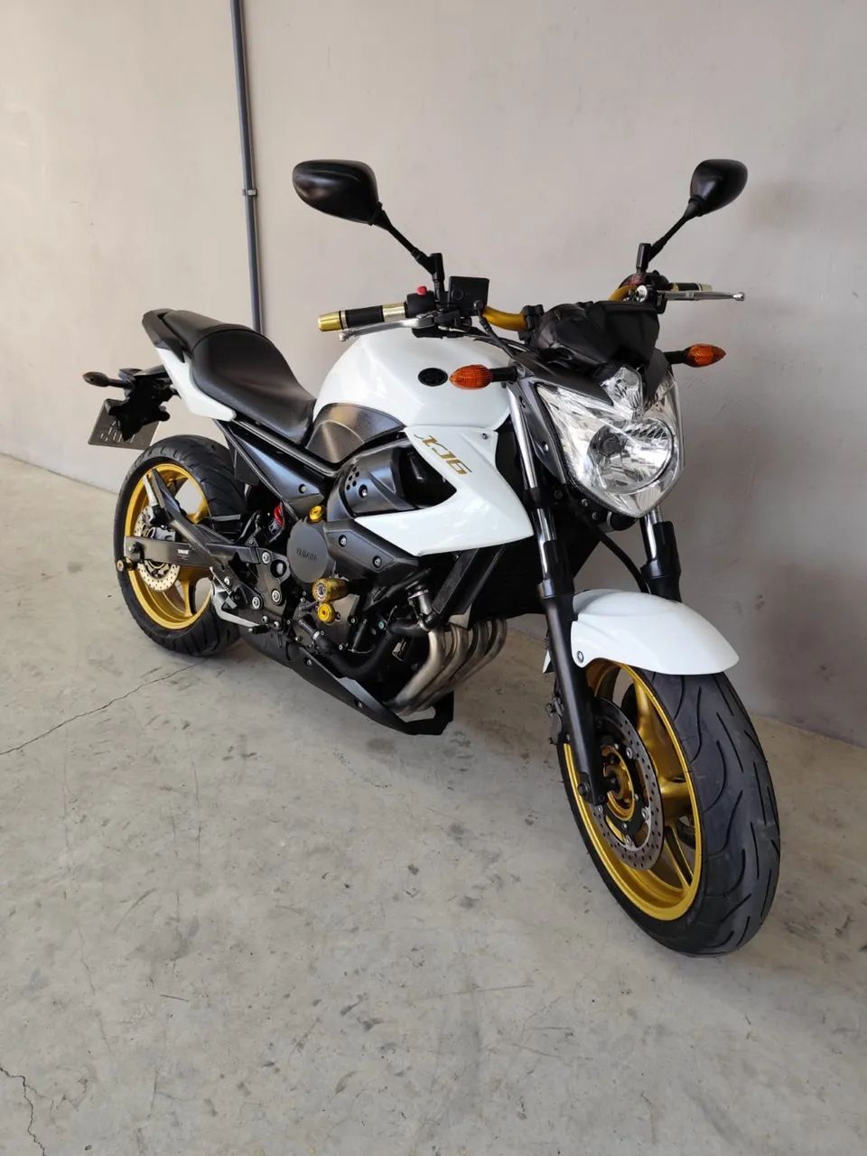 XJ6 