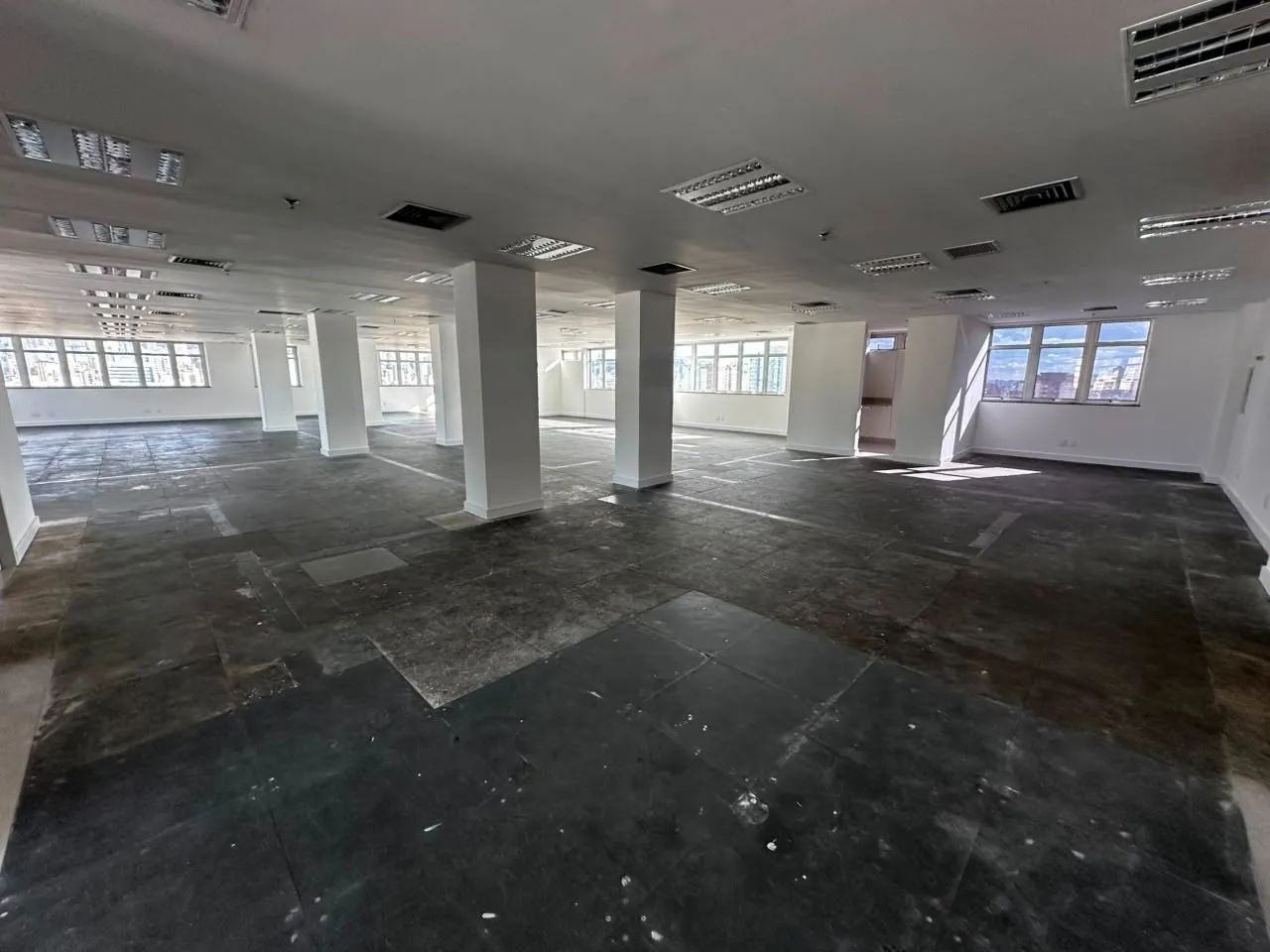 ANDAR CORRIDO DE 460,57M² 8 VAGAS PARA LOCAÇÃO NA SAVASSI - Foto 3