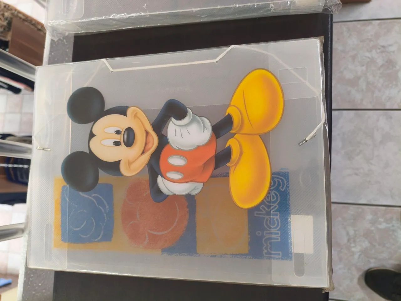 Pasta plástica com elástico Mickey  - Foto 2