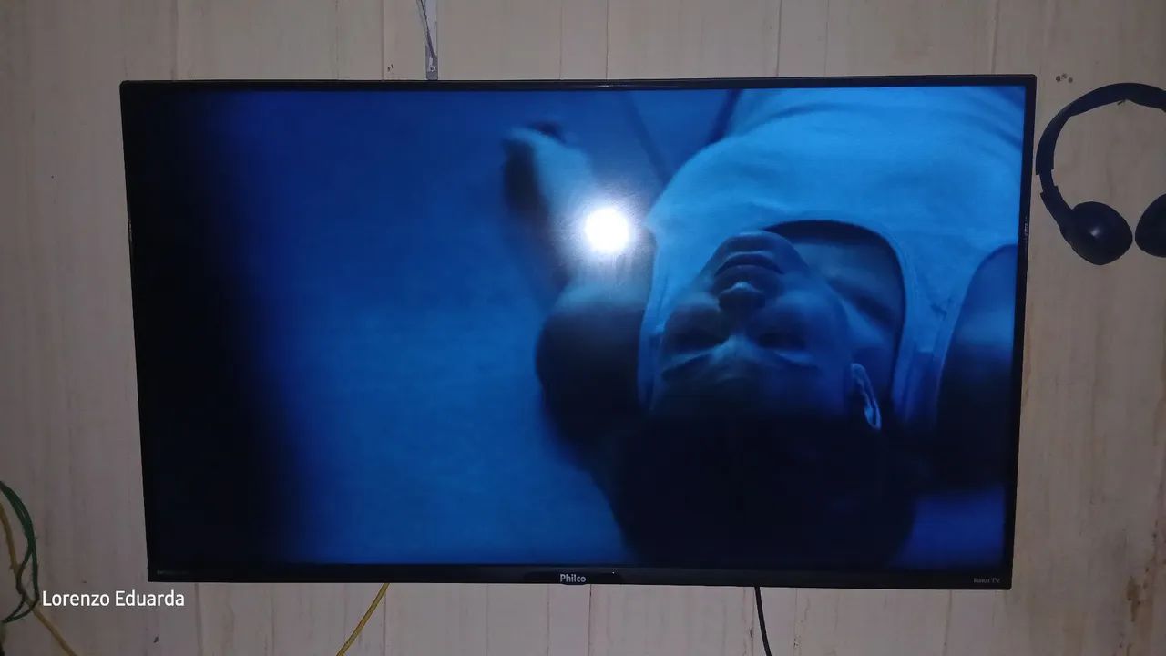 Vendo TV 43 polegadas smart philco roku - Foto 2