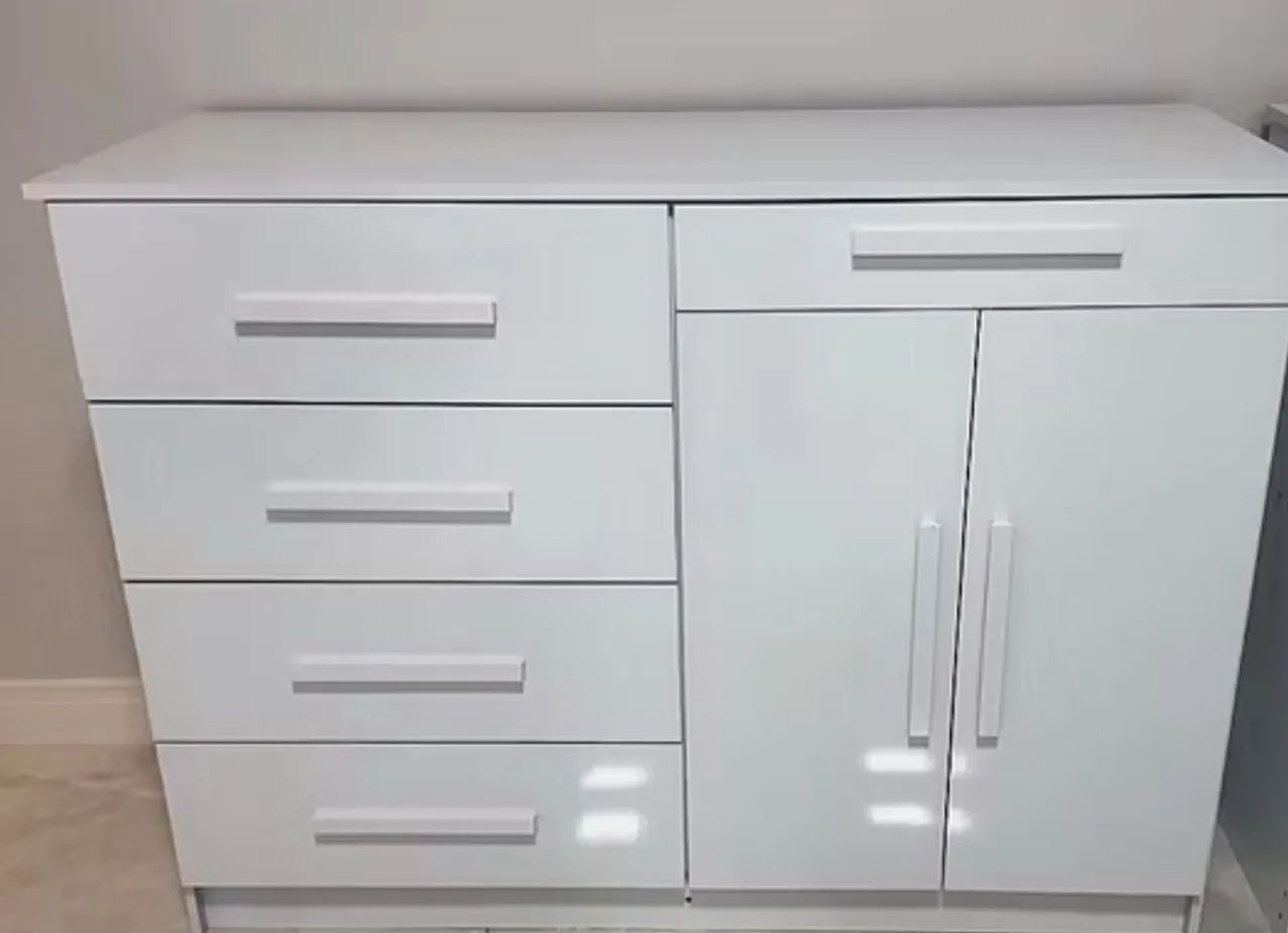 Cômoda branca