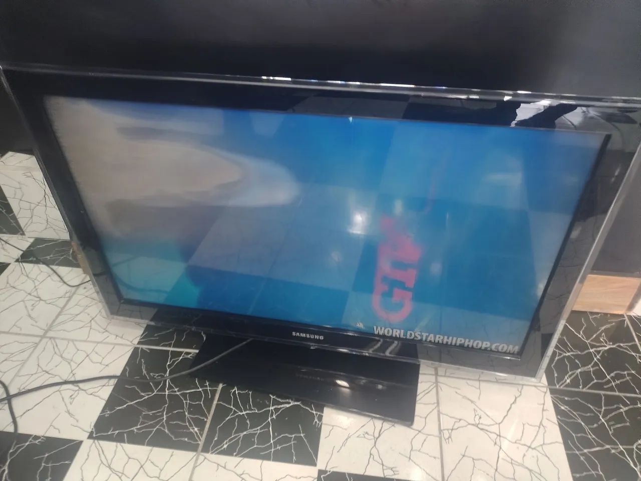 Vendo tv Samsung 37 polegaads com conversor digital obs. Nao e smartv R$ 430,00 - Foto 6
