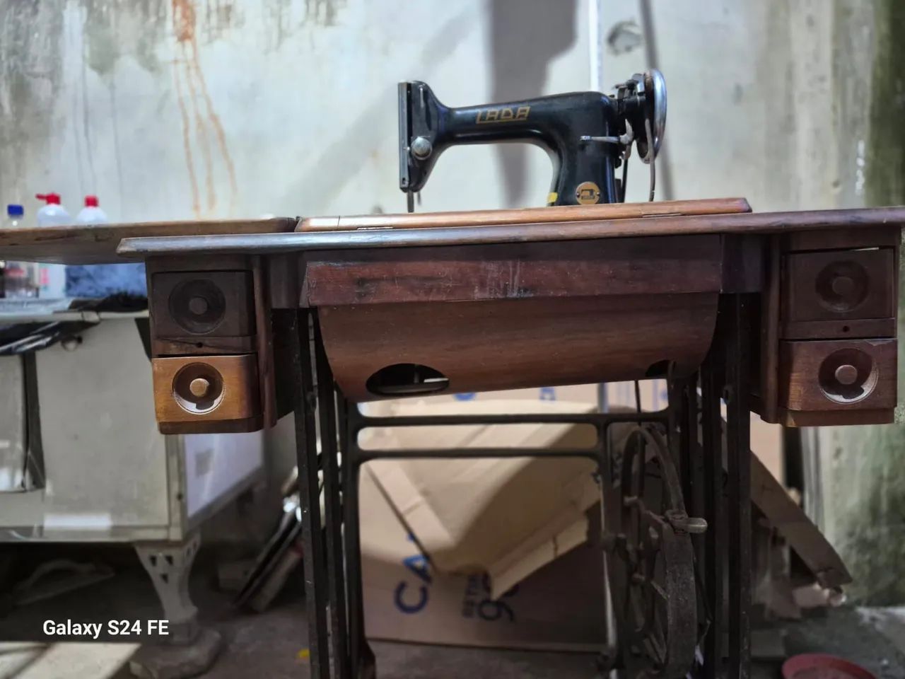 Máquina de costura antiga 65137828069122122
