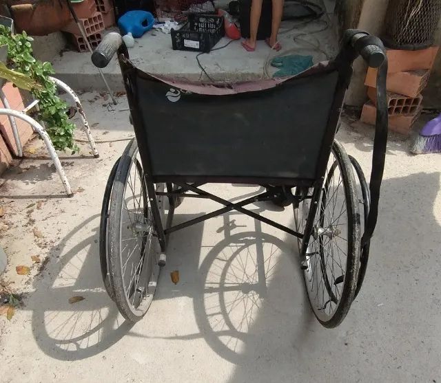 Cama hospitalar com colchão e cadeira de rodas  - Foto 4