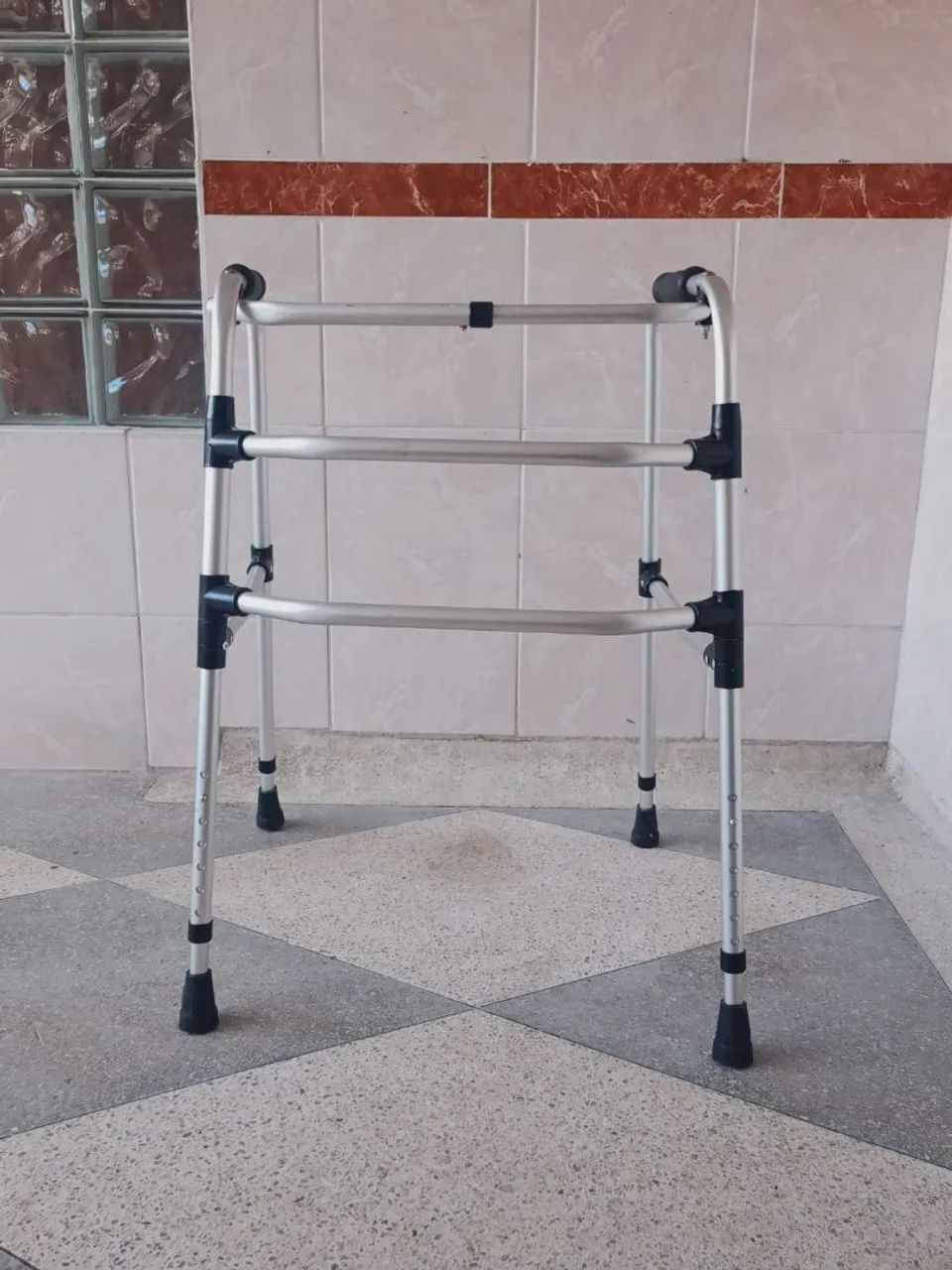 Andador em alumínio