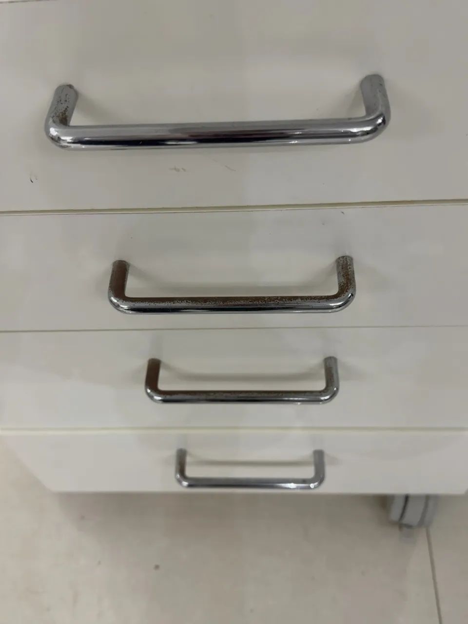 Gaveteiro Branco com 4 Gavetas e Rodízios - Foto 2